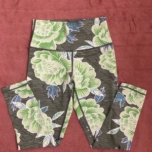 Aerie Floral Legging size Medium